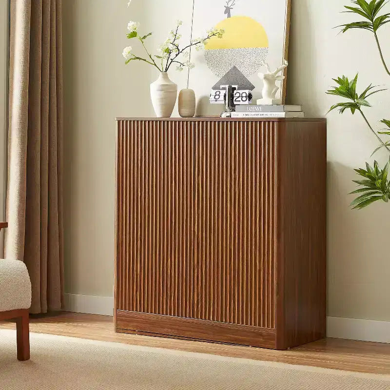 Mobile credenza da soggiorno moderno con scanalature e design ondulato, 2/4 ante, credenza decorativa da dispensa