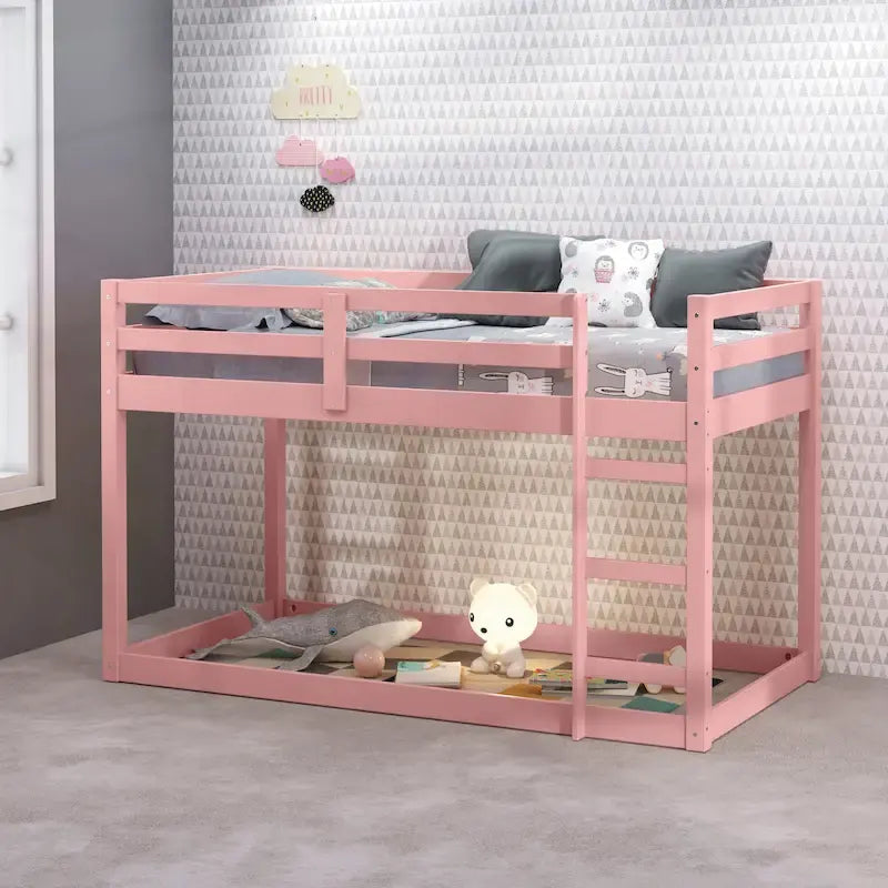 Versatile letto a soppalco singolo in legno con doghe integrate e sponda di protezione