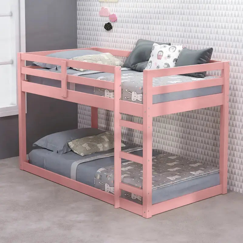 Versatile letto a soppalco singolo in legno con doghe integrate e sponda di protezione