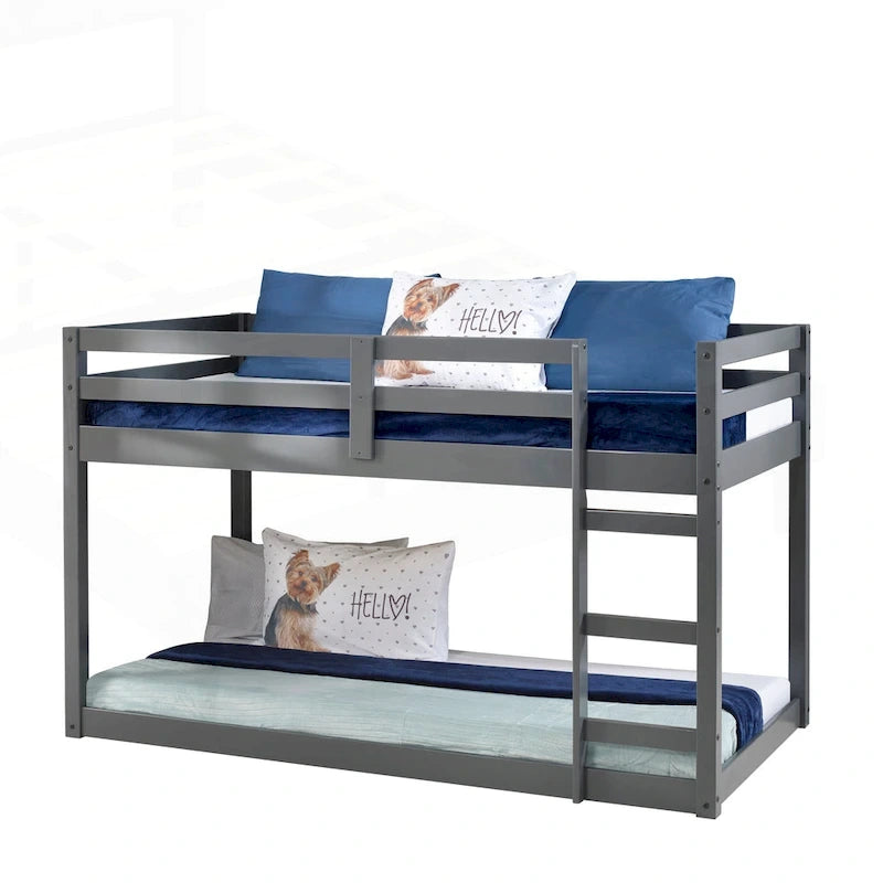 Versatile letto a soppalco singolo in legno con doghe integrate e sponda di protezione